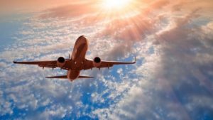 Entre las compañías con más vuelos regulares hacia la capital del país mencionó a America Airline y Southwest Airlines de Estados Unidos, Air France e Iberia